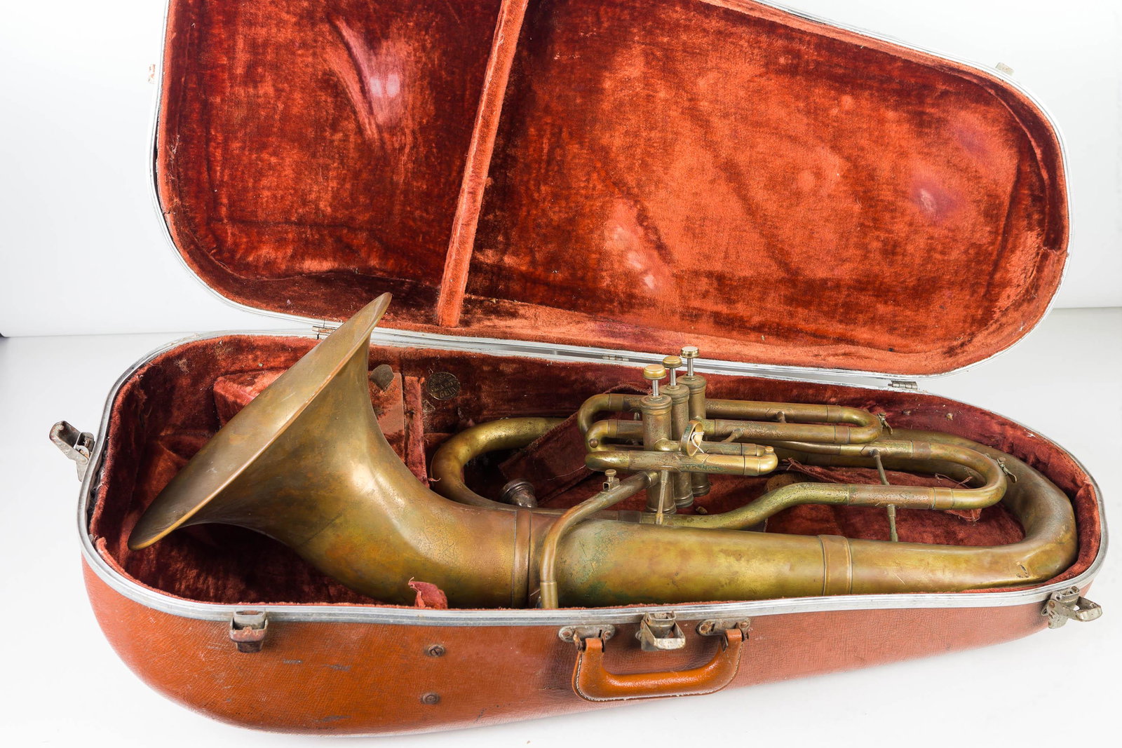 Wagner Tuba: Wagner tuba marked F.E. Olds & Son. Approximately 32"L. Surface shows common wear and some dents. Valves function, and item comes with a Vincent Back 12C mouthpiece and hard shell case (may not be ori