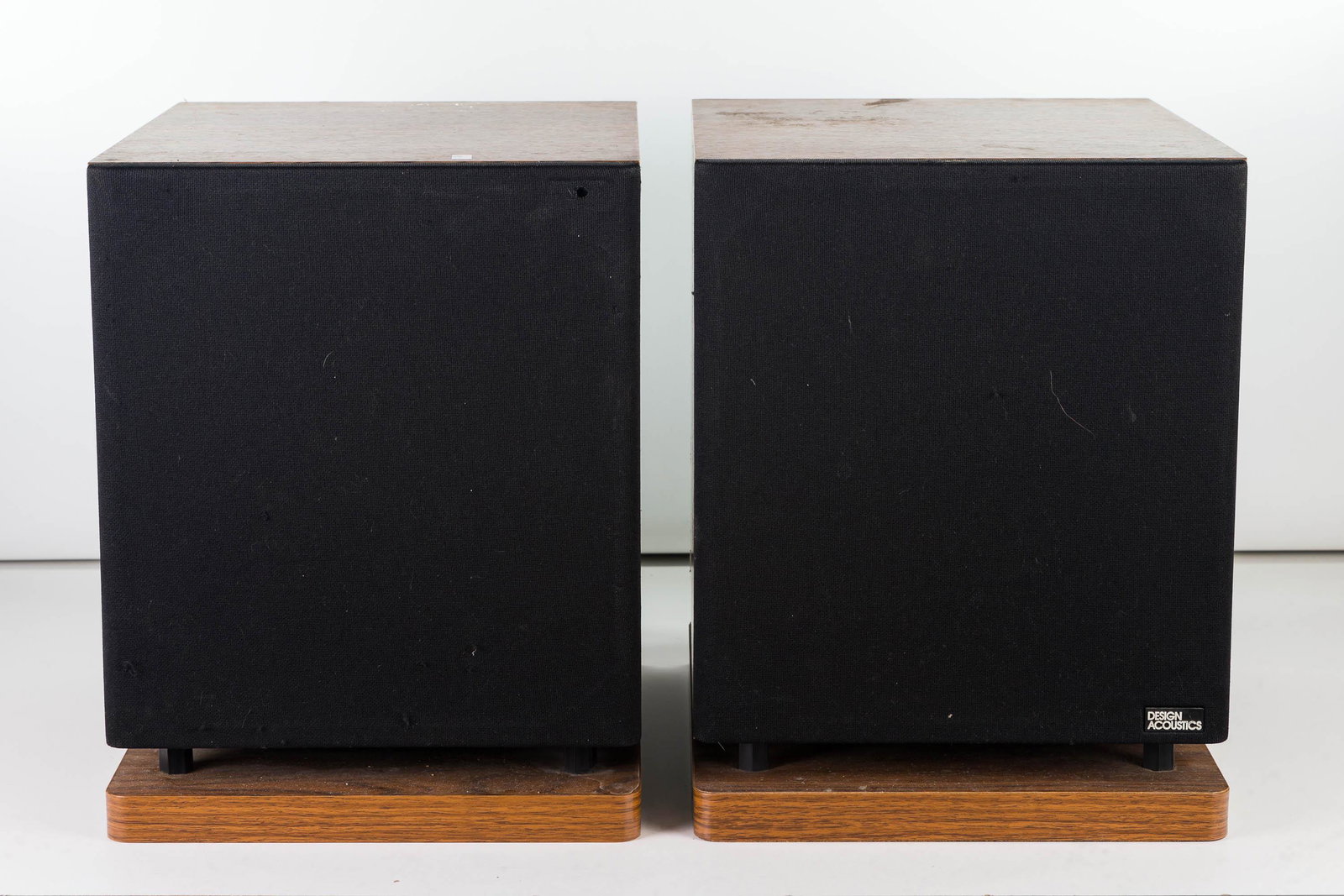 Pair of Design Acoustics PS-10 Stereo Speakers: Each measures approximately 14"H. Overall clean condition, one is missing company tag.