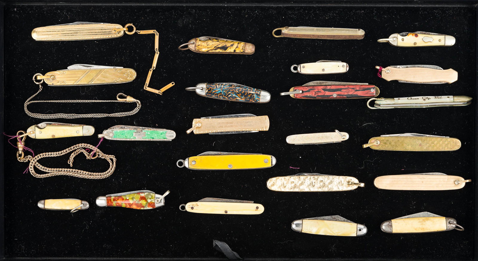 Collection of Vintage Pocket Knives: 23 pocket knives (2 on fob, one fob missing clip), mother of pearl type pocket knives, Ocean City advertising pocket knife, gold tone pocket knife, and others.