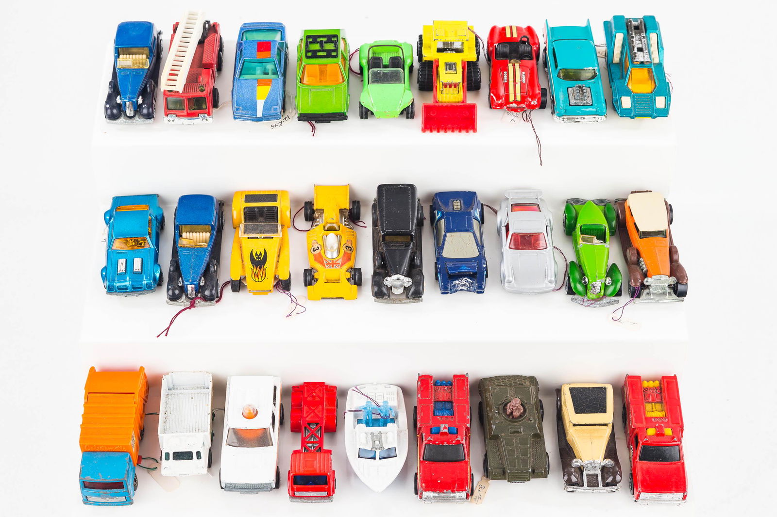 Matchbox and Hot Wheels Cars: Lot includes 27 vehicles, mostly Matchbox and Hot Wheels, some marked Lesney. Most are from the 1970s and 1980s.