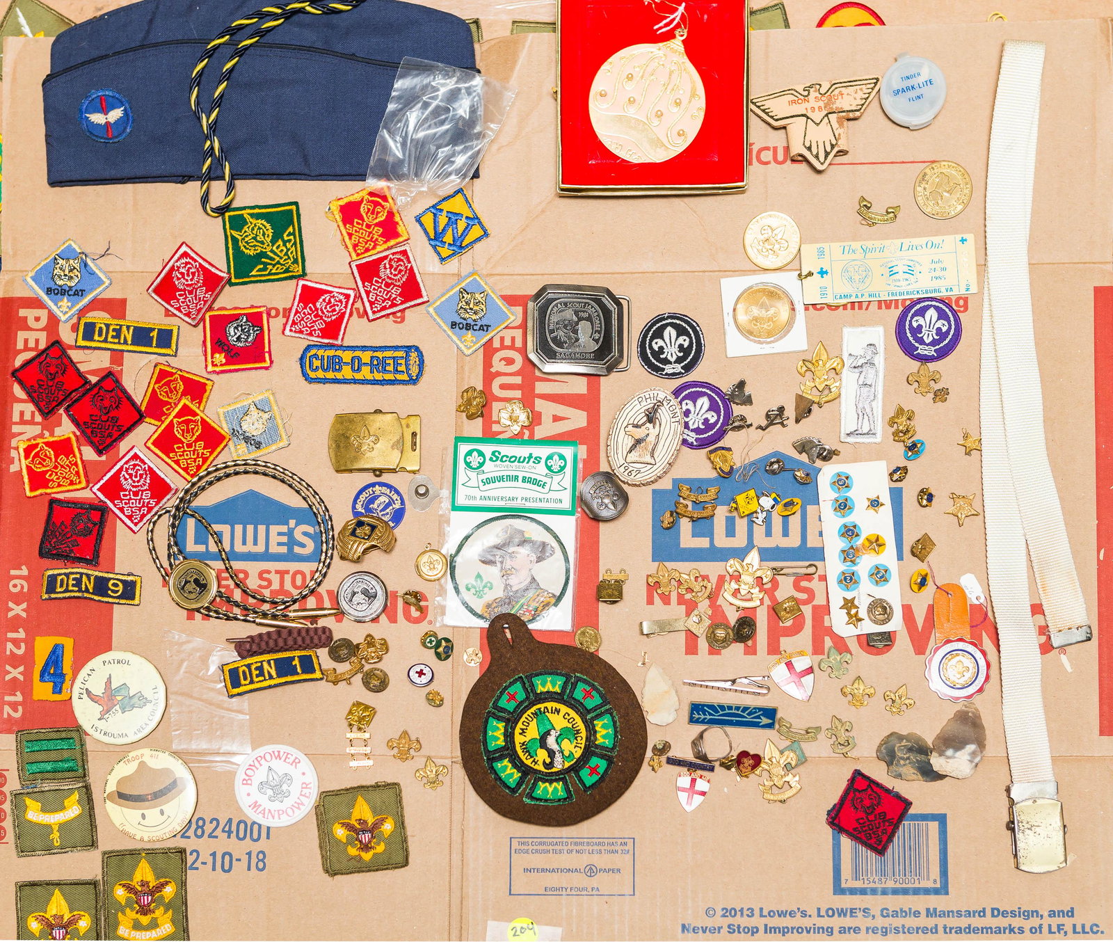 Boy and Cub Scout Collection: Lot includes various patches, large selection of medals, a Christmas ornament, and related items.
