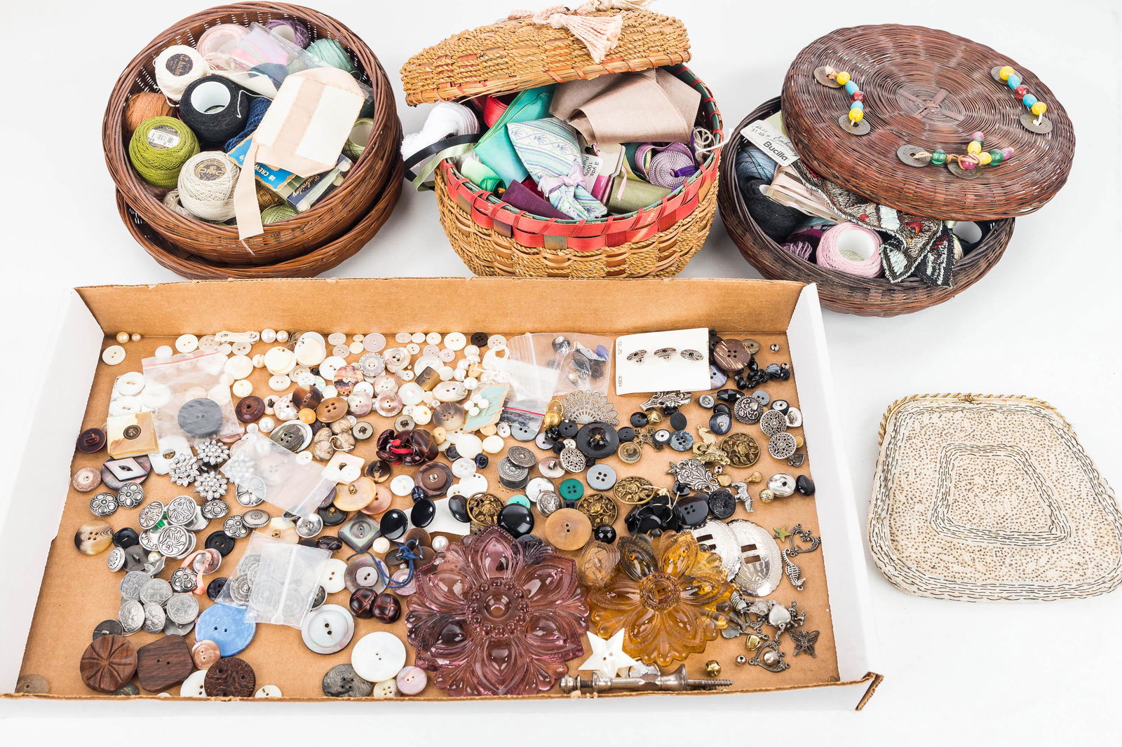 Vintage Buttons, Signed Boxes and Handbag: A nice selection of vintage buttons (many are mother of pearl, some are leather), a few rhinestone buttons, 2 vintage glass floral curtain tie backs, 3 Japanese signed style boxes full of yarn and rib