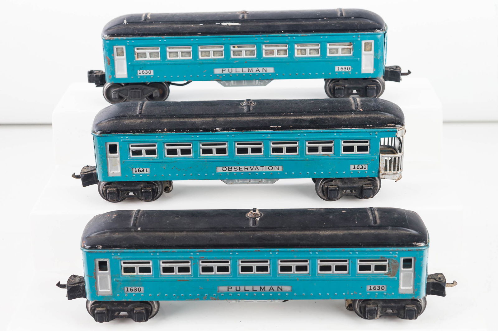 Lionel Pullman Train Cars: The three car set is blue, metal and show some common wear.