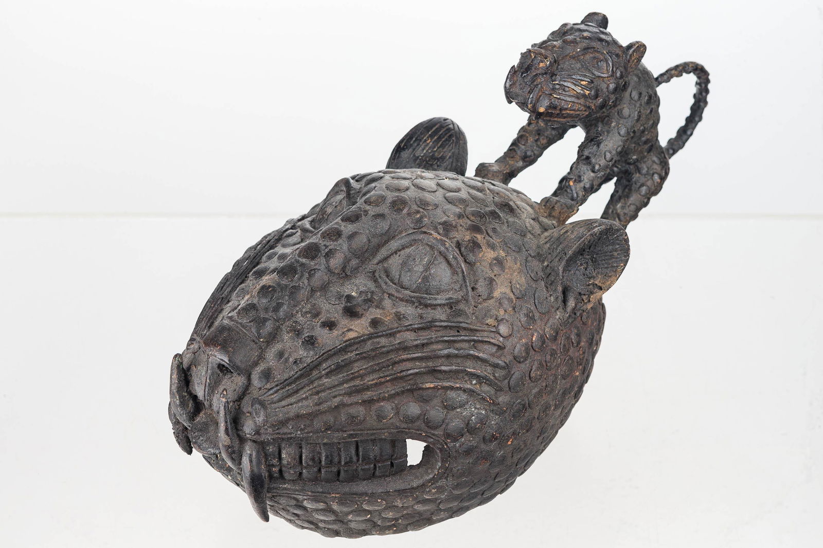 African Benin Tribe Bronze Leopard Head (1 of 8)