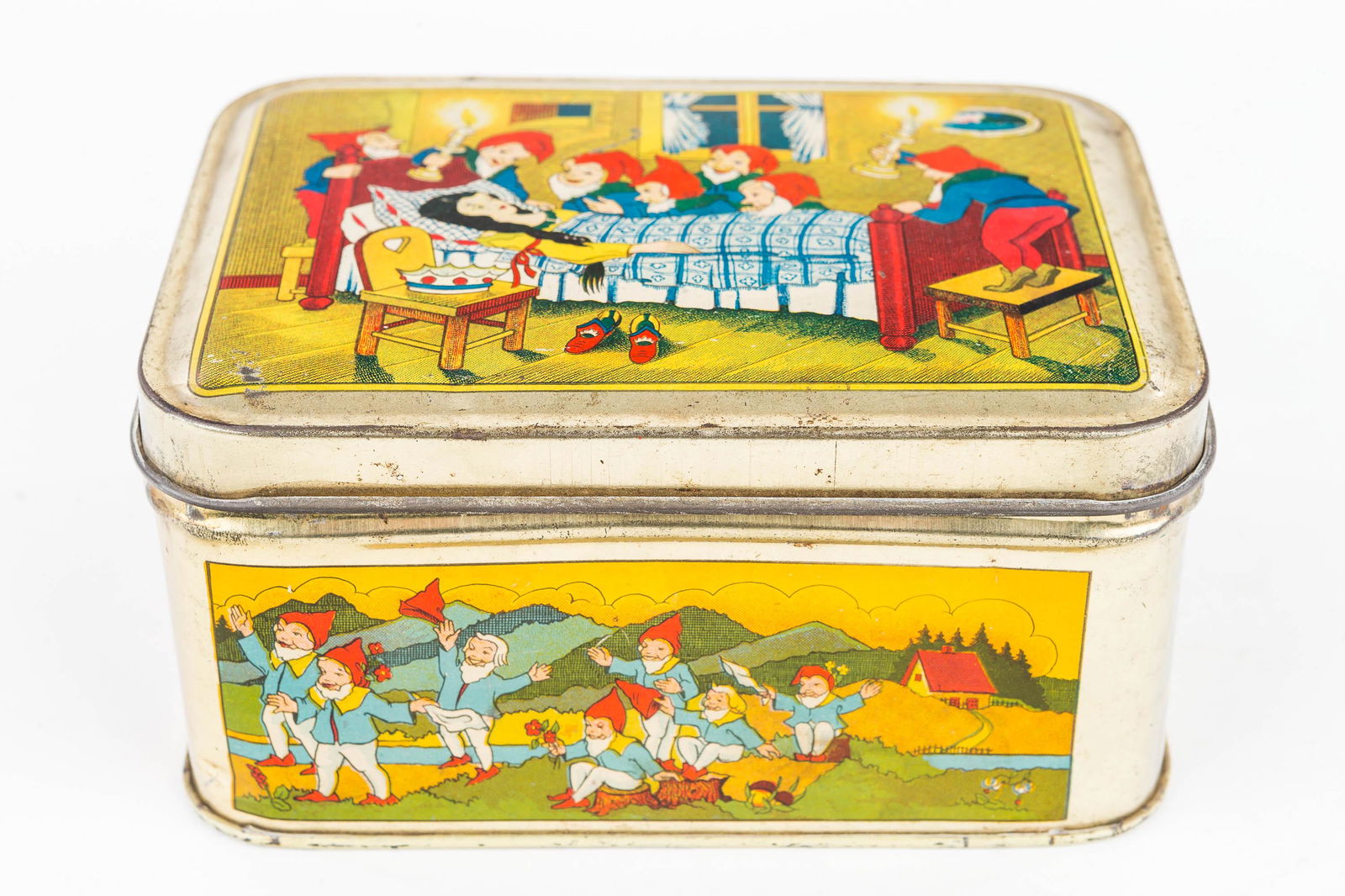 Early Snow White and Seven Dwarfs Cookie Tin (1 of 6)