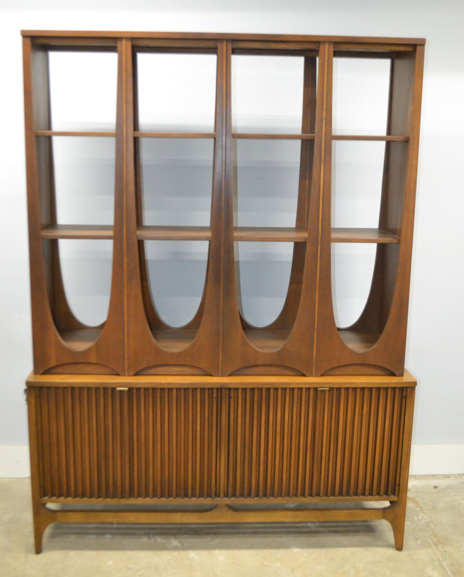 MCM Broyhill Room Divider / China Cabinet (1 of 8)