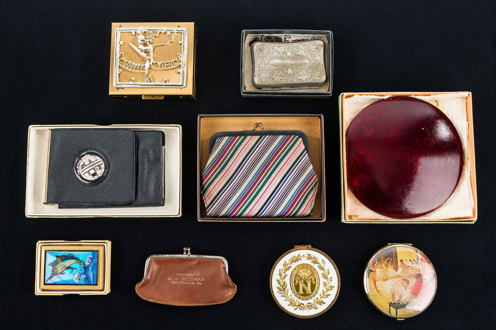 Vintage Compacts, Purses, and Billfold (1 of 7)