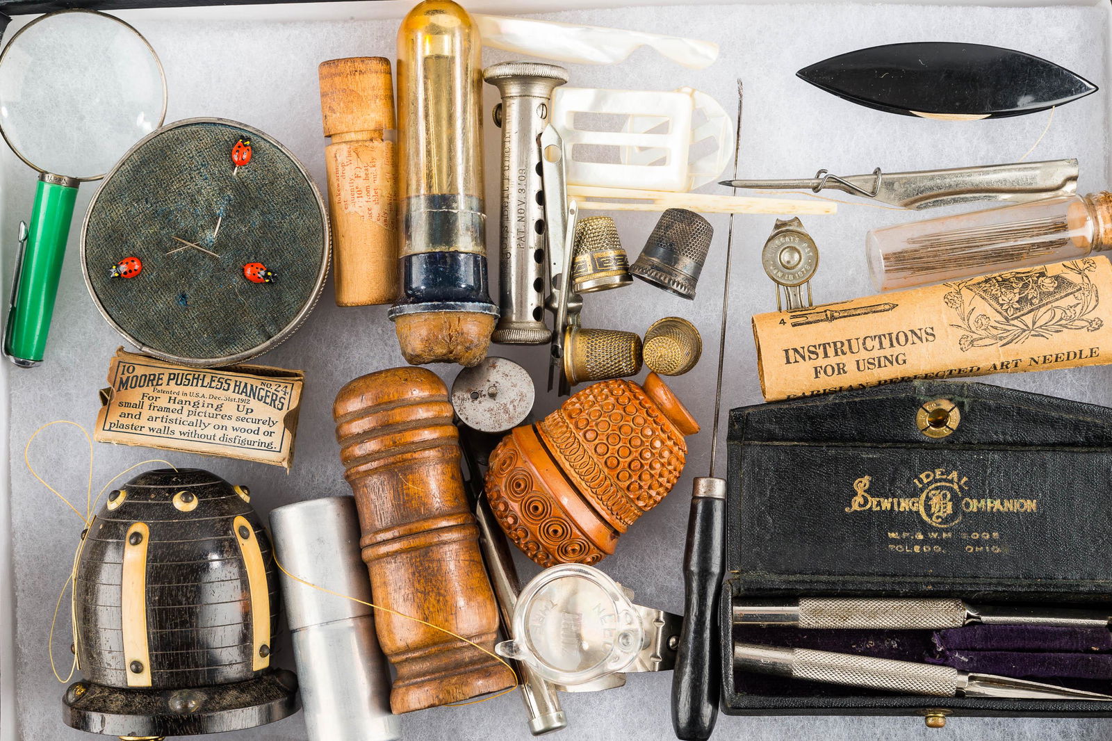 19/20th C Sewing Implements and Accessories (1 of 4)