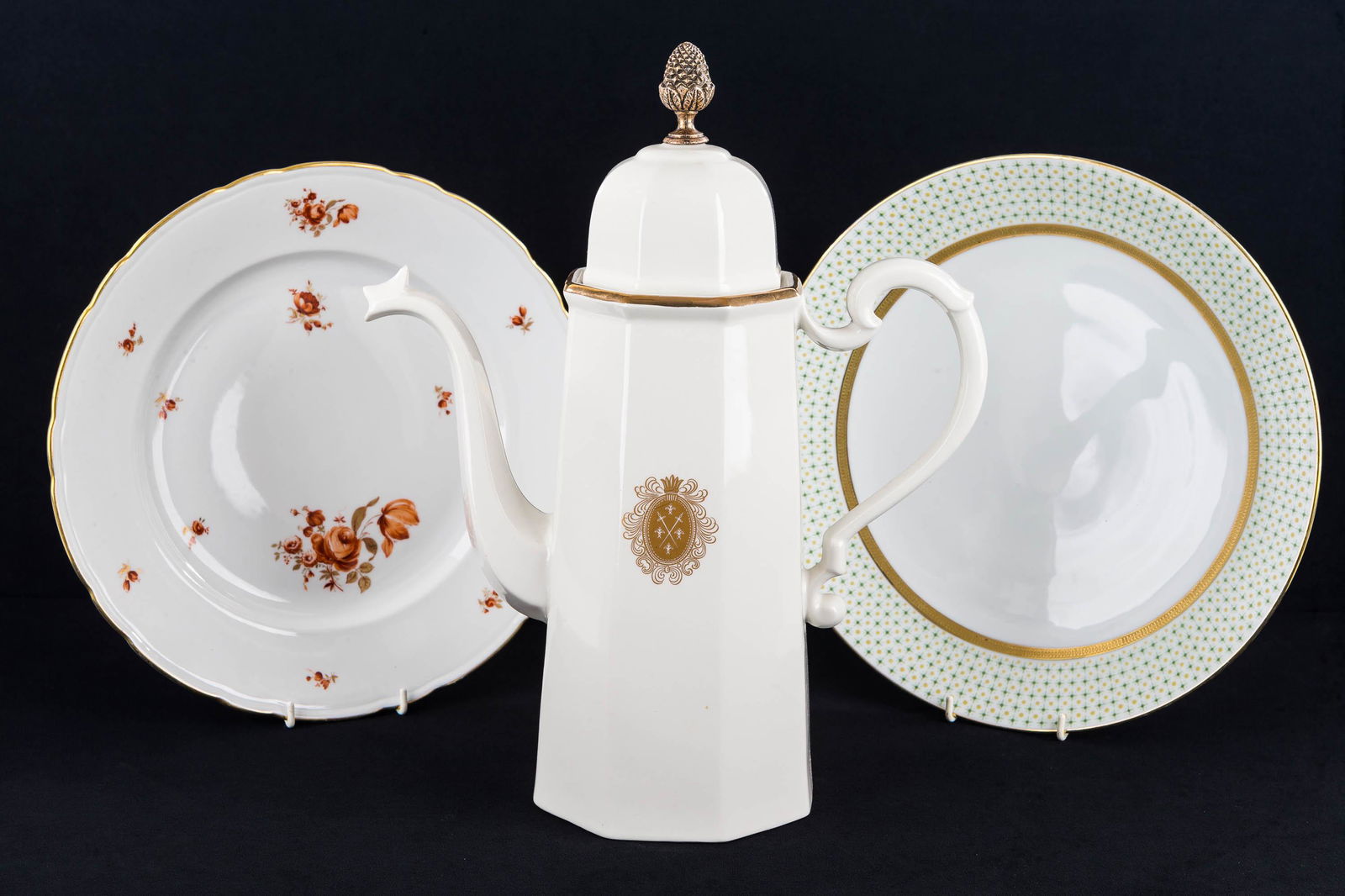 Ernest Shon Teapot and Two Chargers (1 of 4)