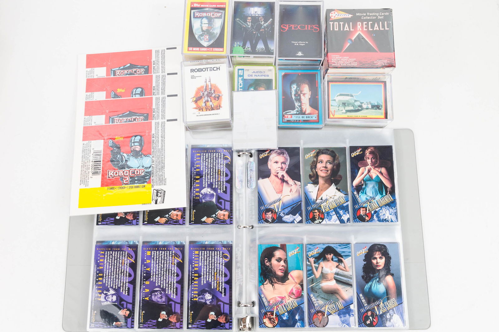 Collector Cards / Schwarzenegger and Bond Girls (1 of 4)