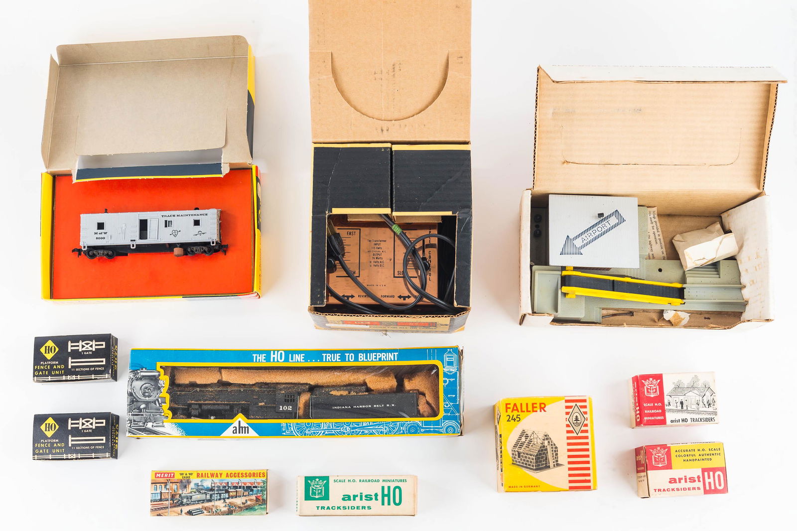 HO Train Accessories (1 of 4)