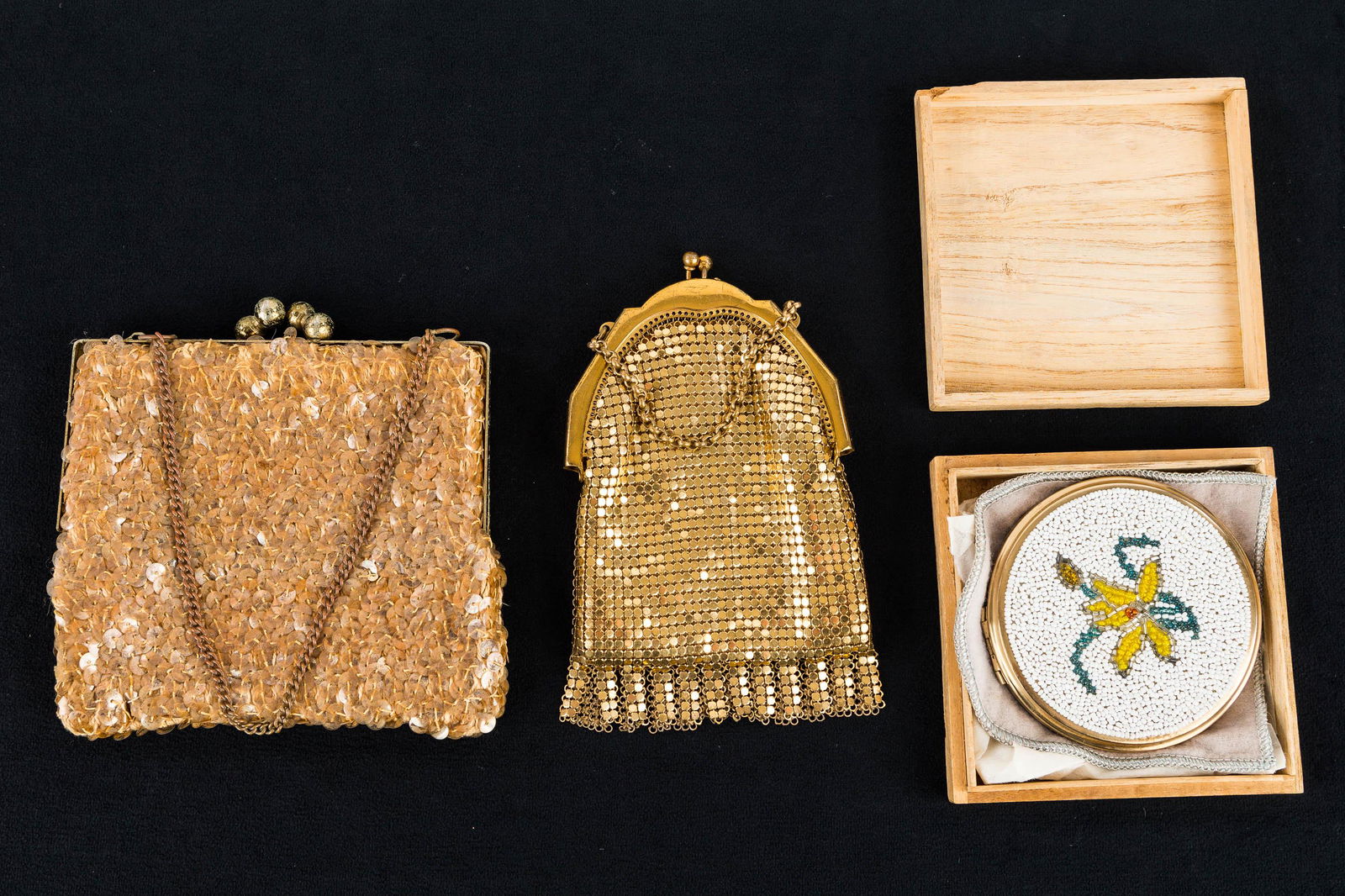 Whiting and Davis Purse and Related Items (1 of 5)