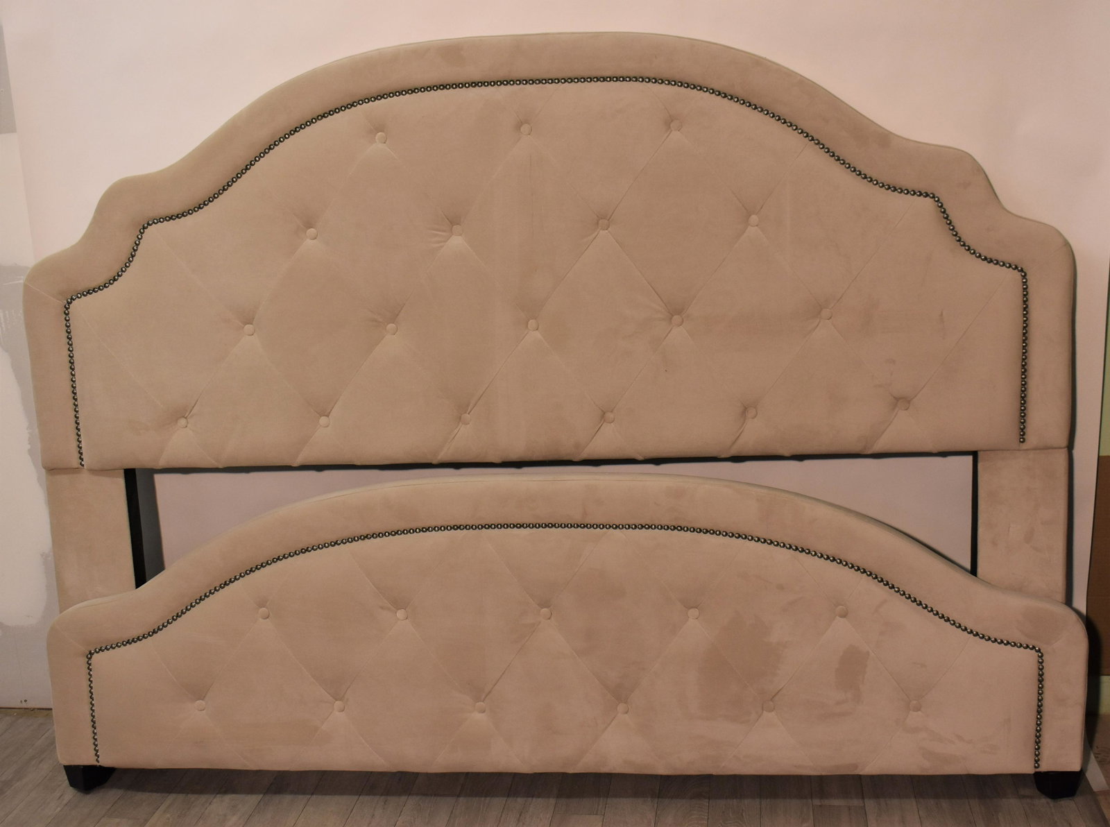 Hillsdale Tufted Fabric Frame King Size Bed (PHL): This contemporary bed with upholstered headboard made by Hillsdale Furniture Co. measures approx 80" W and is clean. It is available for pick up from our Chestnut Hill / Philadelphia location by appoi