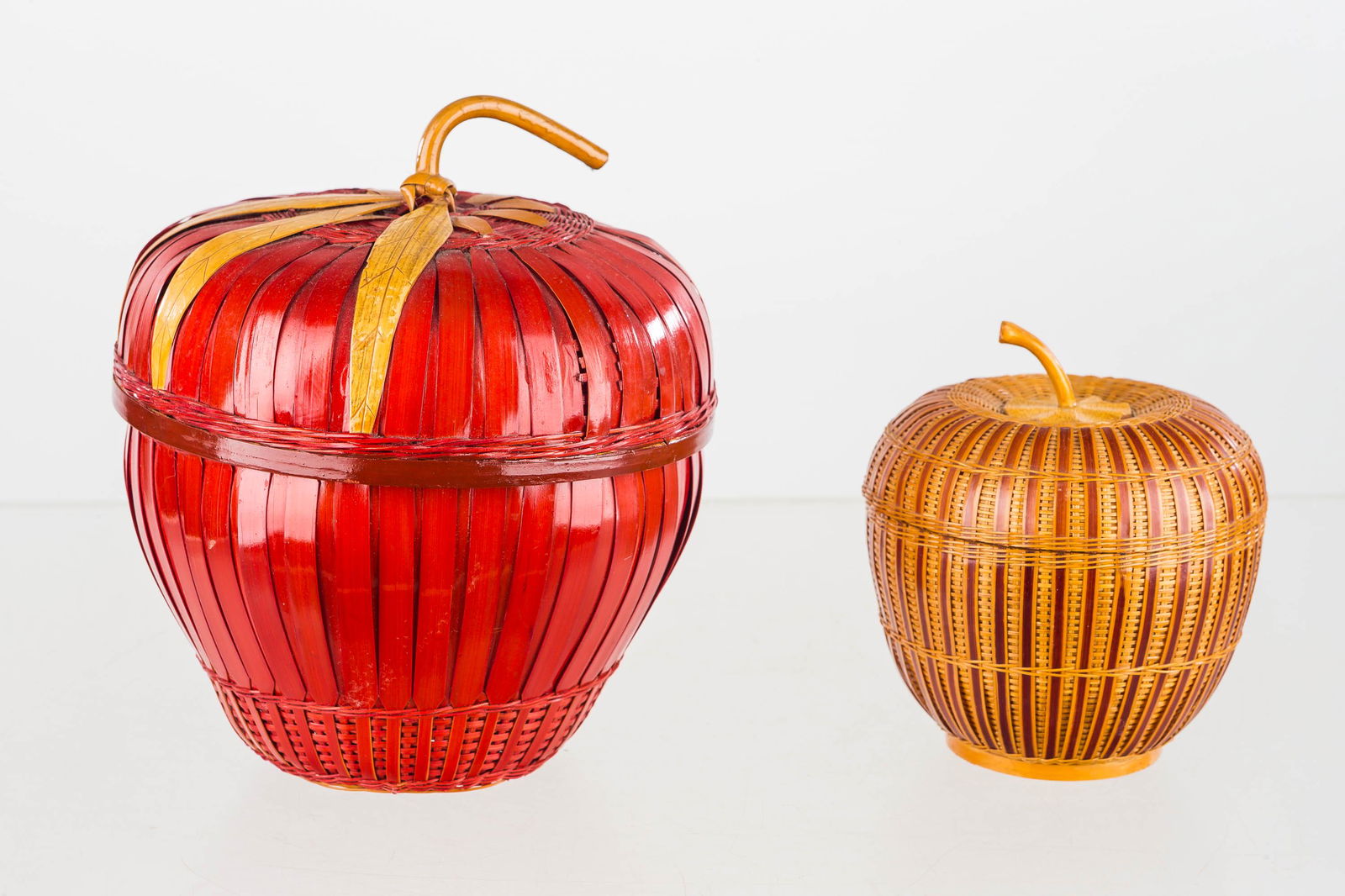 (2) Shanghai Bamboo Wicker Apples (Vintage) (1 of 3)