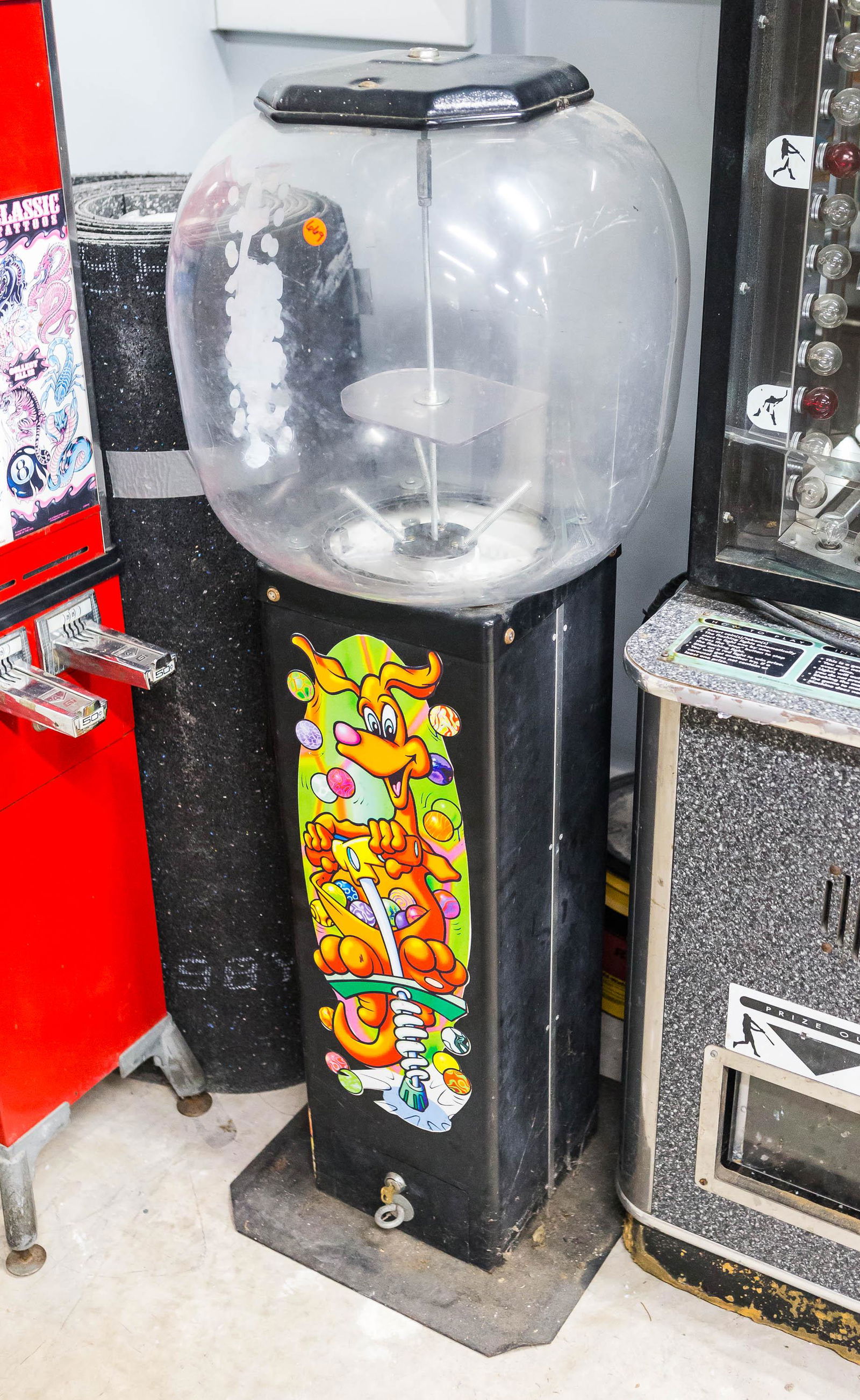 Vending Machine "Super Bounce A Roo" (1 of 3)