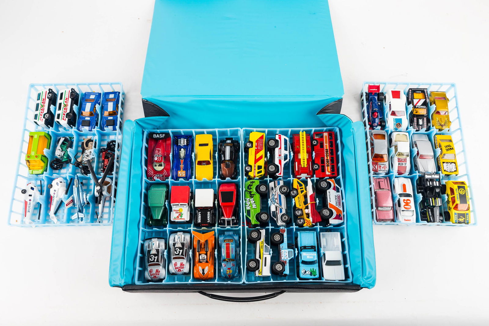 (48) Matchbox in Carrying Case (1 of 6)