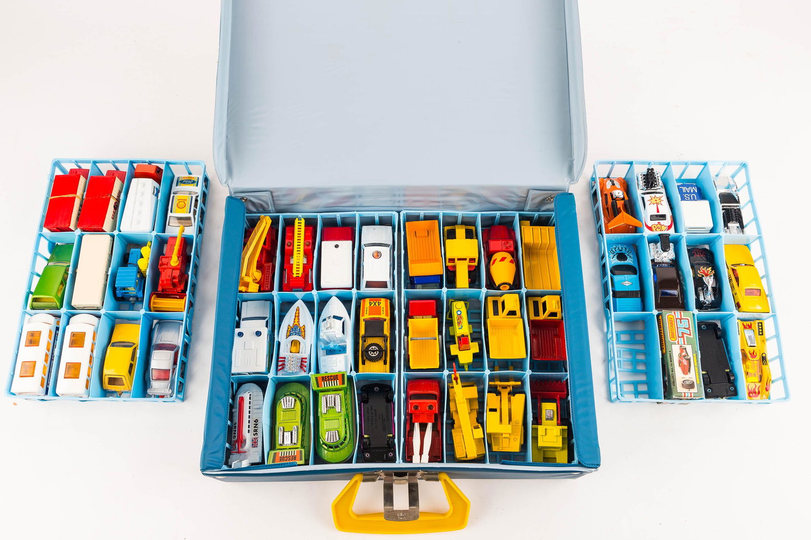 (47) Matchbox in Carrying Case: Including 1975 Lesney dump truck, 1972 Lesney rescue boats, 1976 earth movers, 1971 Flamin' Manta, and many others. Case is dated 1976.
