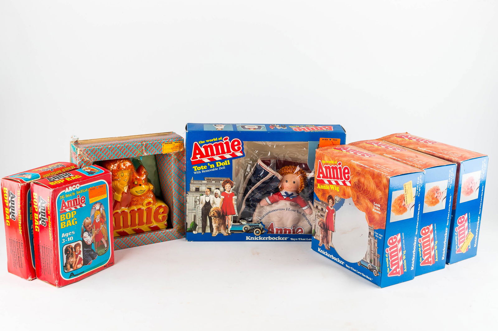 Grouping of Annie Collectibles (1 of 7)