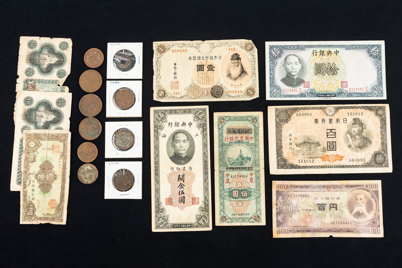 Vintage Chinese & Japanese Coins & Notes: a Nippon One Yen Ginko silver certificate; other Japanese multiple yen notes, (5) Customs Gold Units from the Central Bank of China, other Asian notes and a selection of Chinese and other Asian coins.