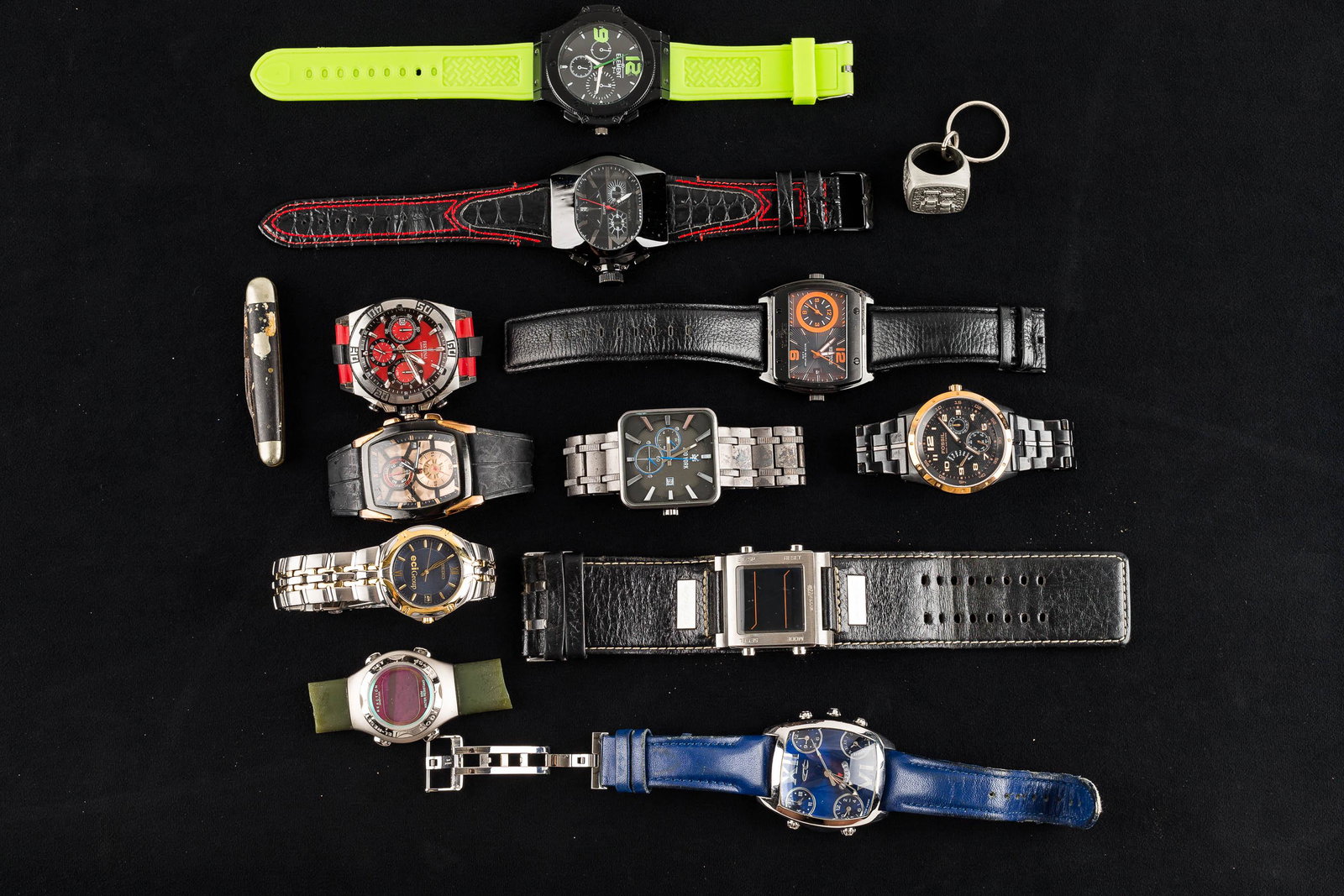 Men's Watch Collection: This large grouping of oversized men's watches includes a Festina Chronograph with red and black face which is currently running (but not guaranteed), (2) Kenneth Cole, Fossil, Seiko- Stainless Steel,