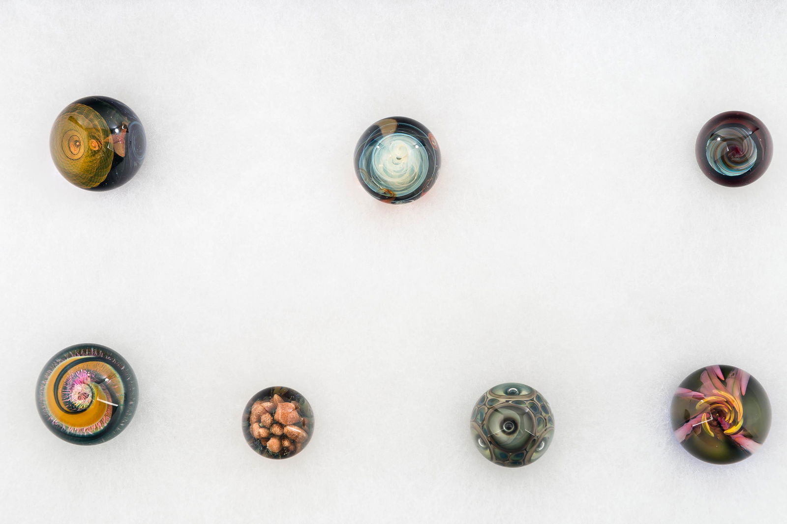 Doug Ferguson, Ethan Lesch, & Other Marbles: This elite artist-signed lot of lampwork fumed borosilicate glass marbles includes an exquisite Douglas M Ferguson 2013 marble signed "DMF" measuring approx. 26mm diameter; an Ethan Lesch 2013 marbles