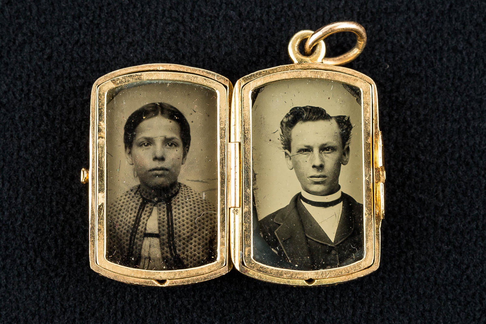 CA Gold Rush Quartz & 24k Gold Ore Locket: This unmarked 9k gold locket holds a moss agate and 24k gold ore polished mineral on face, as well as a dark polished quartz back. The locket contains two 19th century tintype photos, apparently of hu