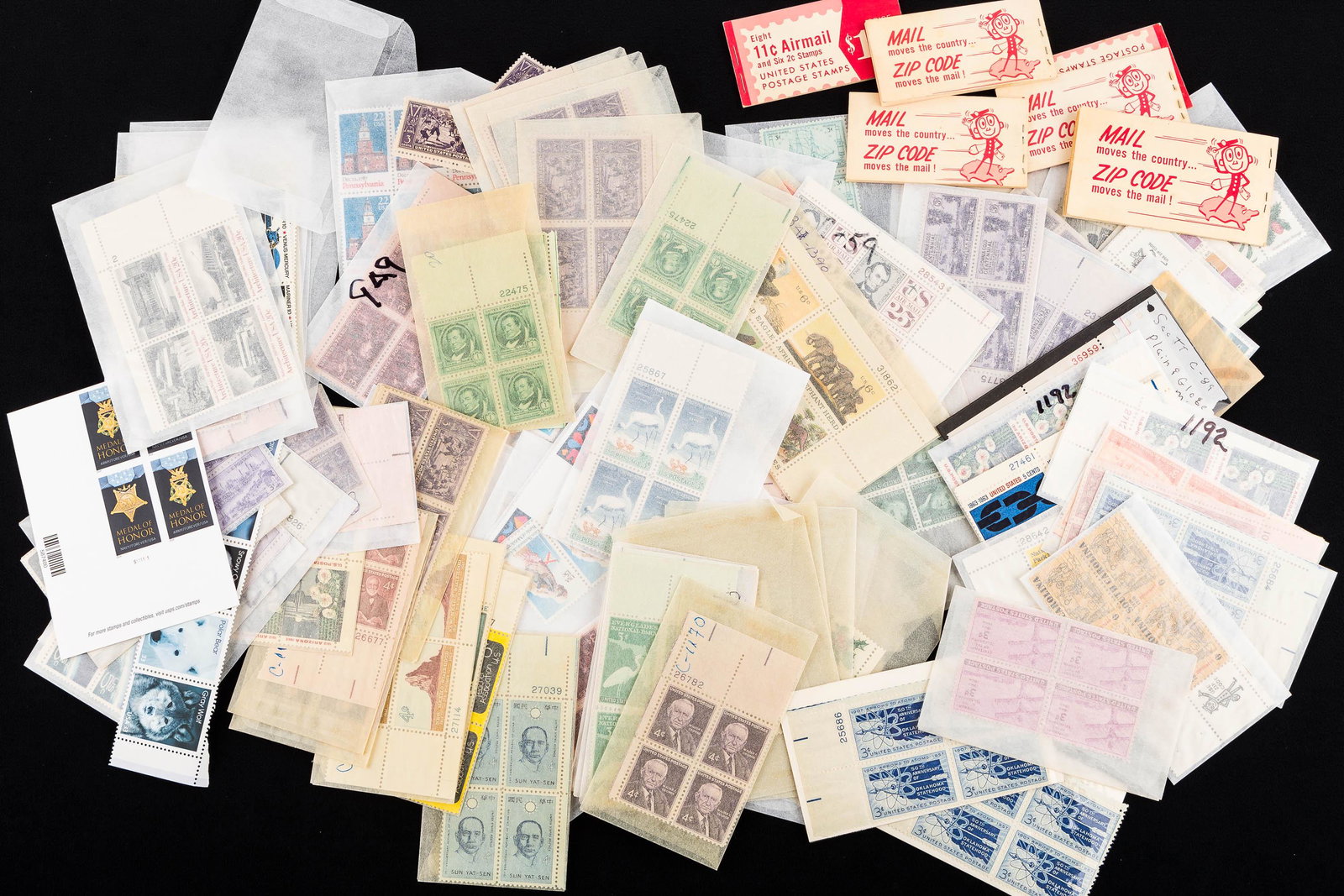 Uncancelled Collectible US Postage Stamps (1 of 4)
