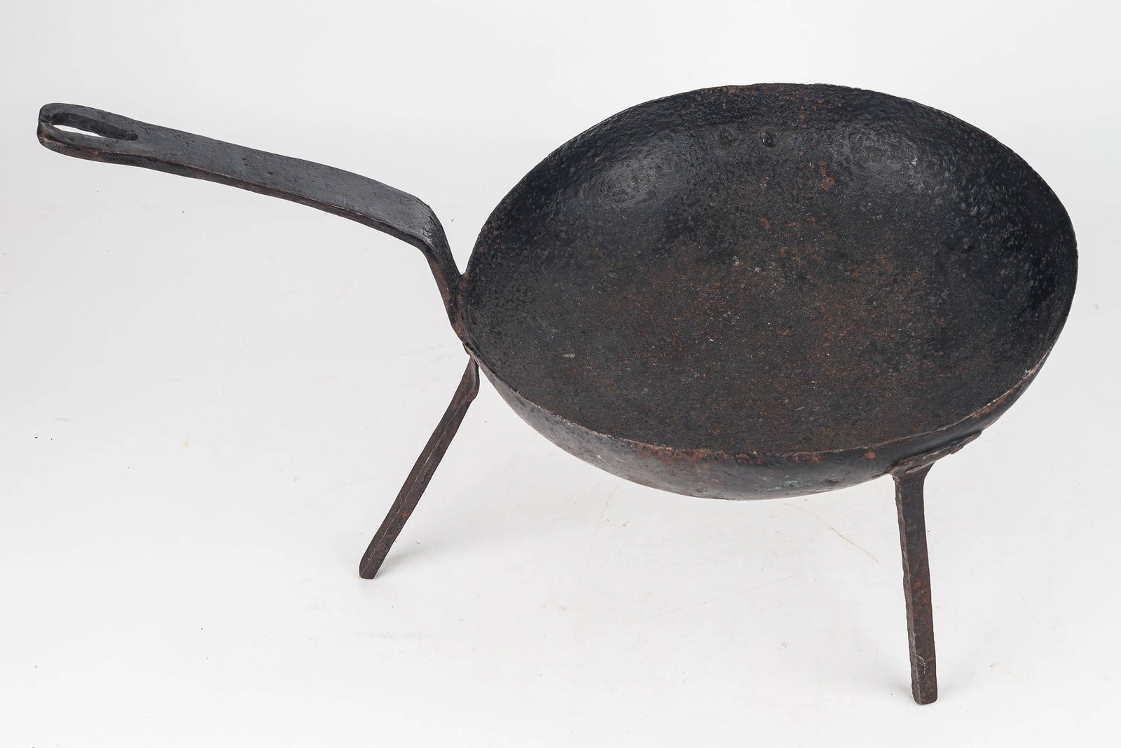 Hand-Hammered Tri-Foot Hearth Kettle (1 of 3)