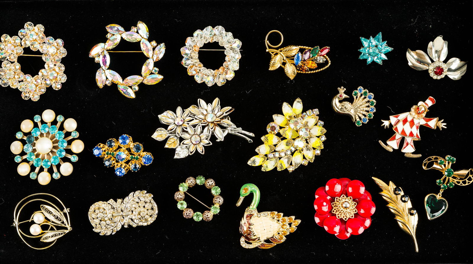 Costume Jewelry Brooches (19) (1 of 5)