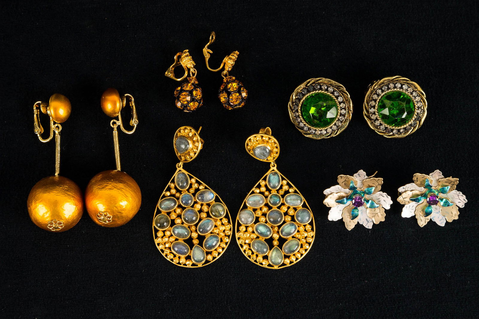 "Har" and Earring Collection (1 of 3)