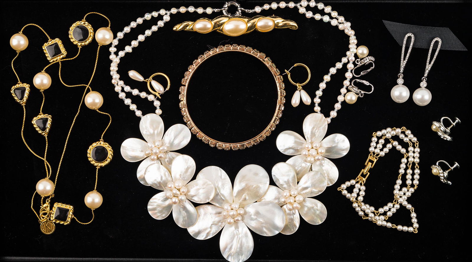 Faux Pearl Jewelry (1 of 4)