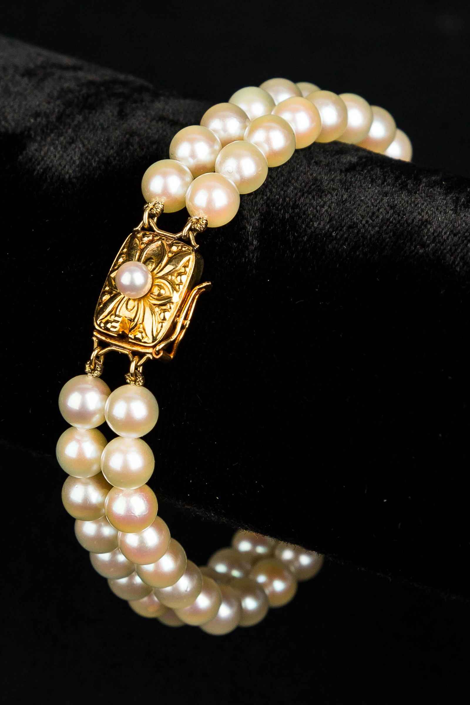 "Mikimoto" Luxury Pearl Bracelet w/ 18k Clasp (1 of 3)