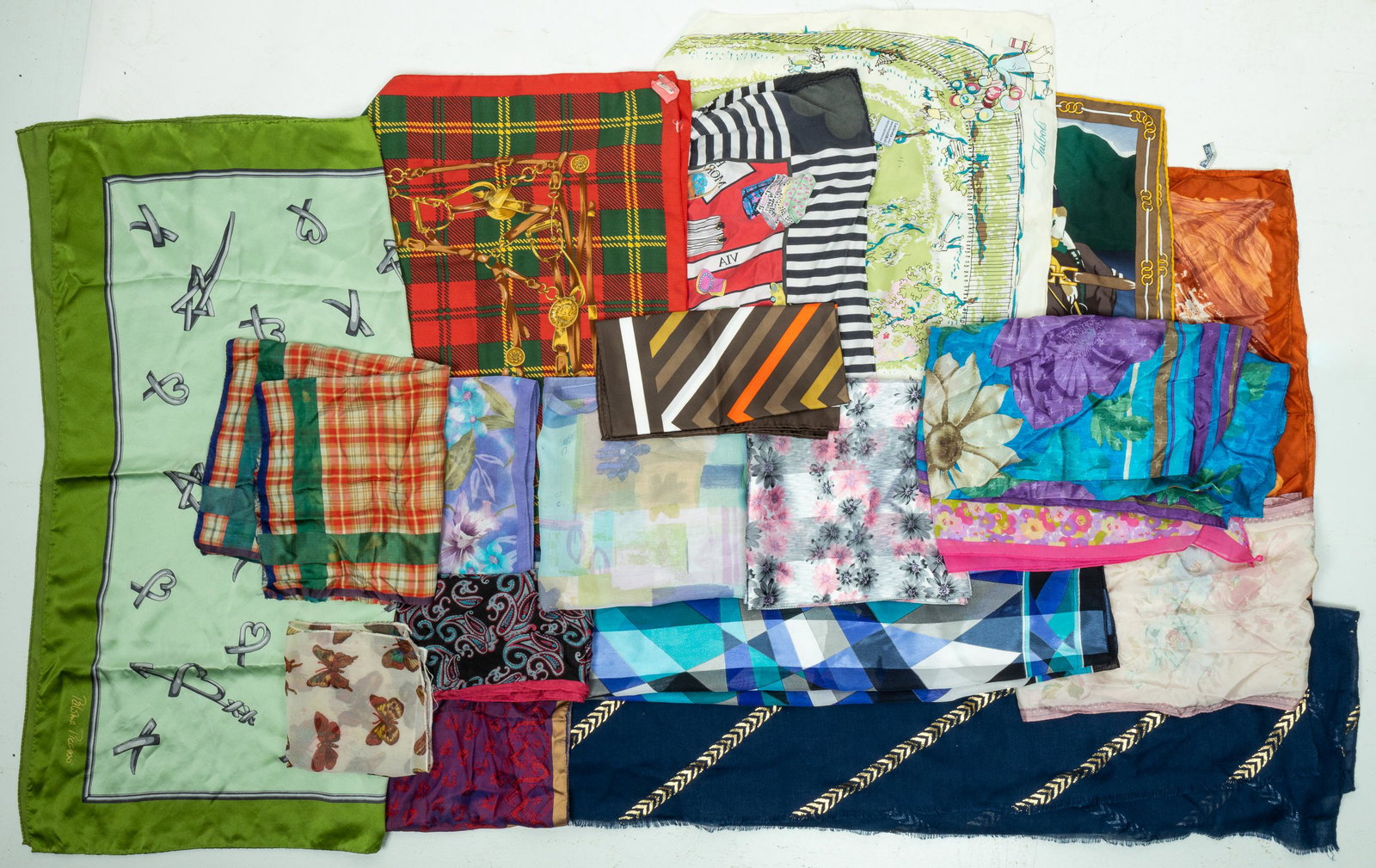 Tiffany's Paloma Picasso & 16 Other Scarves (1 of 7)