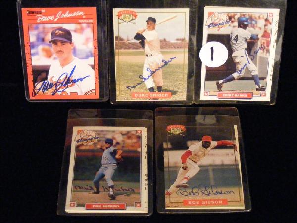 Autograph Cards: Grouping of autograph cards including Ernie Banks, Phil Niekro, Bob Gibson, Duke Snider and Dave Johnson