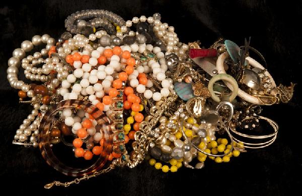 Costume Jewelry-necklaces, also bracelets,: Costume jewelry. Many beaded necklaces, also bracelets, etc. some rhinestone
