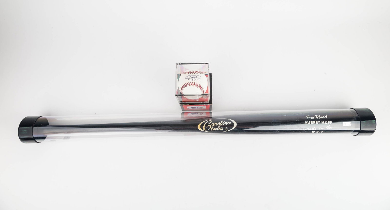 Aubrey Huff Signed Baseball & Game Used Bat (1 of 6)