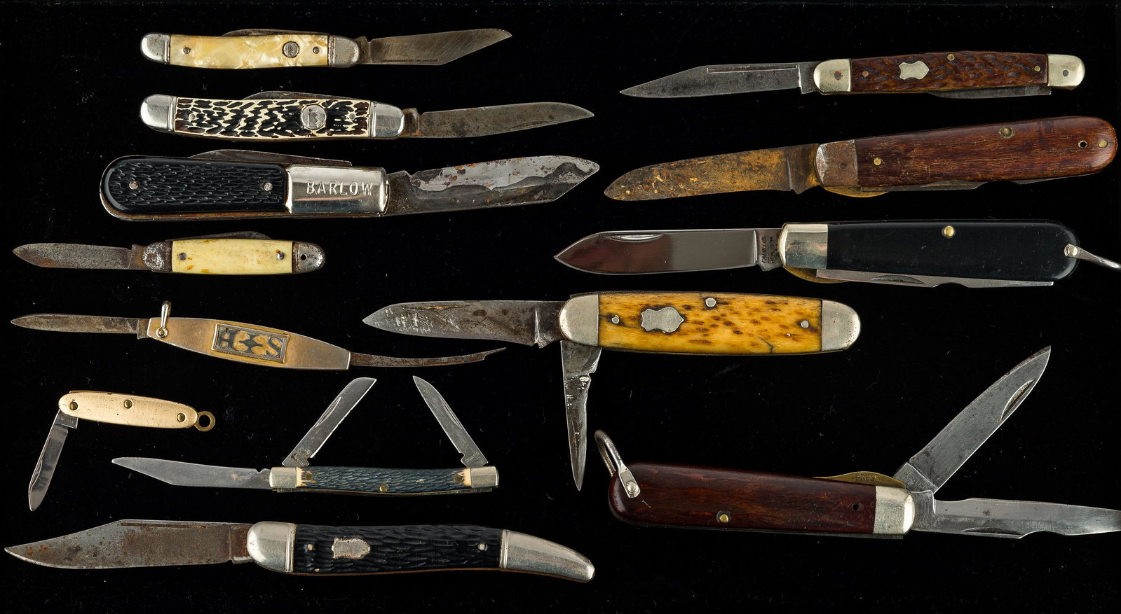 Remington, Camillus, Ulster, Solingen Pocketknives: Remington Shield knife with stag handle (blades have wear), Camillus electricians knife in excellent condition, Solingen shield knife with bone handle, Ulster electricians knife with wood handle, bone