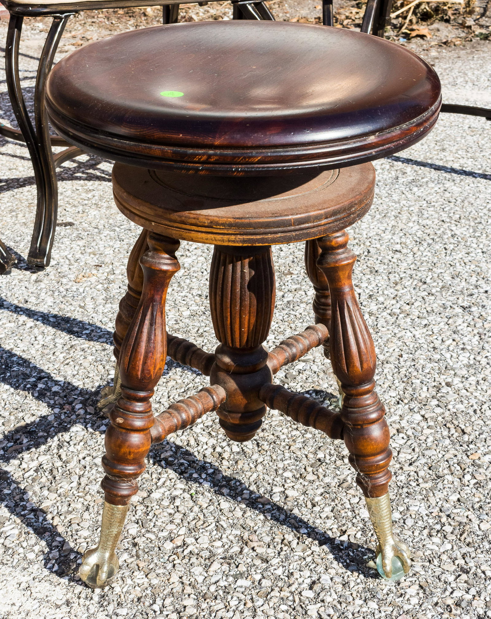 Piano Stool: As seen in photo. Pick Up within 2 weeks of auction.