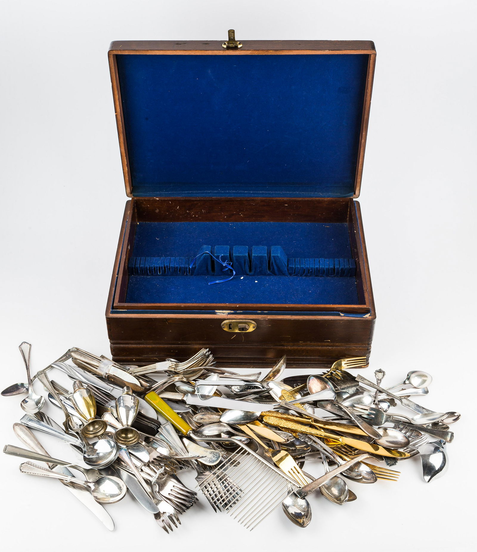 Approx 135 Silver Plated & Other Flatware (1 of 5)