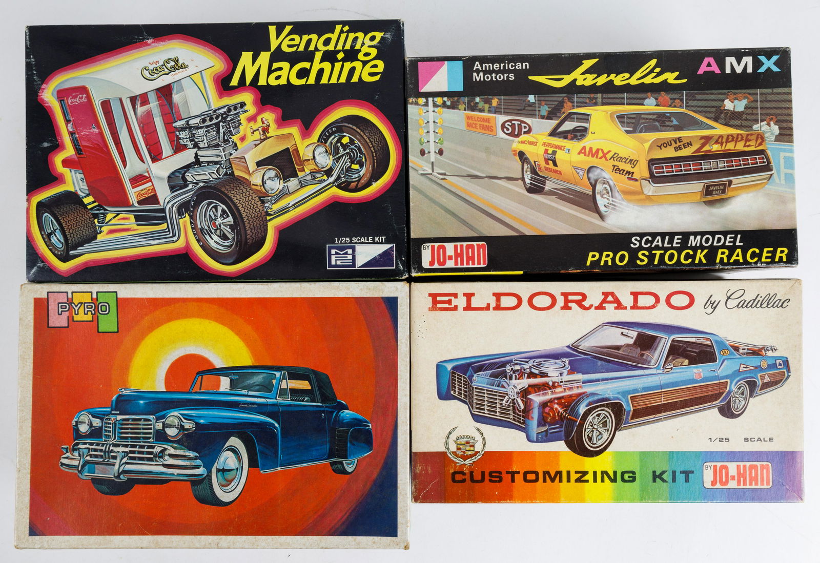 1/24 & 1/25 Scale Vintage Model Kits: 1/24 & 1/25 scale vintage unbuilt in original boxes kits include 1 Lincoln Continental (Pyrd) with box in fair condition, 1 Javelin AMX (Jo-Han) with box in good condition, 1 vending machine (MPC) wit