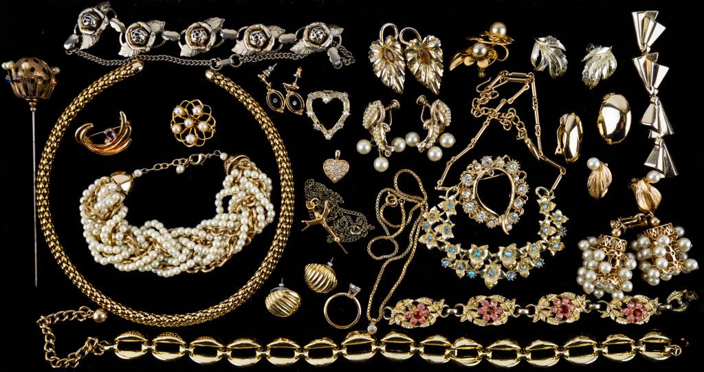 Cora, Whiting Davis & Co, Lisner & Other Jewelry (1 of 4)