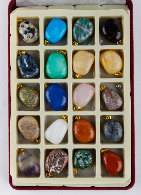 Vintage Semi-Precious Stone Pendant Collection (1 of 4)