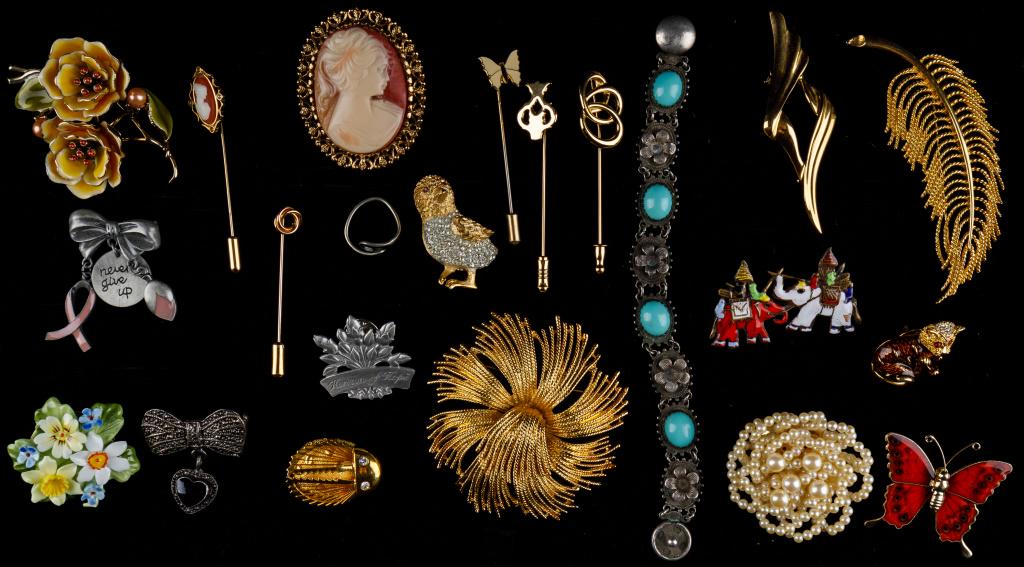 "Trifari" and Vintage Brooch Collection (1 of 4)
