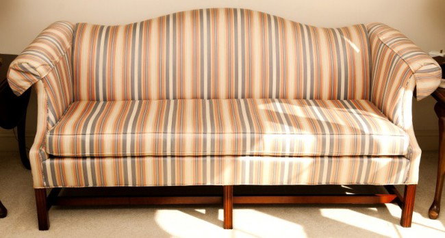 Chippendale Style Couch: Chippendale Style Couch good condition