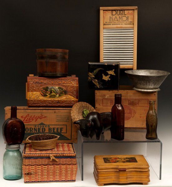 Advertising grouping/sewing items: Large advertising grouping and sewing items including Swifts Roast Beef, horse shoe medicine bottle, Coca Cola, etc.