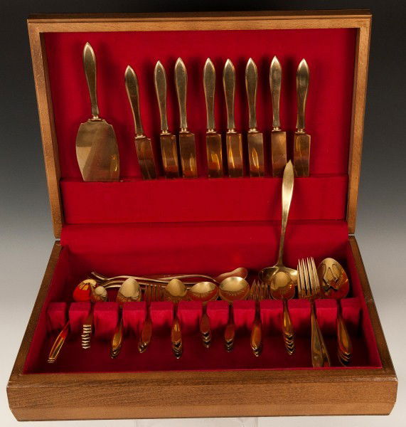 Silver Plated Flatware: Dirilyte Regal Patten, no clover, 65 piece, gold tone flatware set and case including 8 dinner knives, 7 dinner forks, 4 serving spoons, 16 spoons, 8 soup spoons, 8 salad forks, ladle, 8 diminutive sp