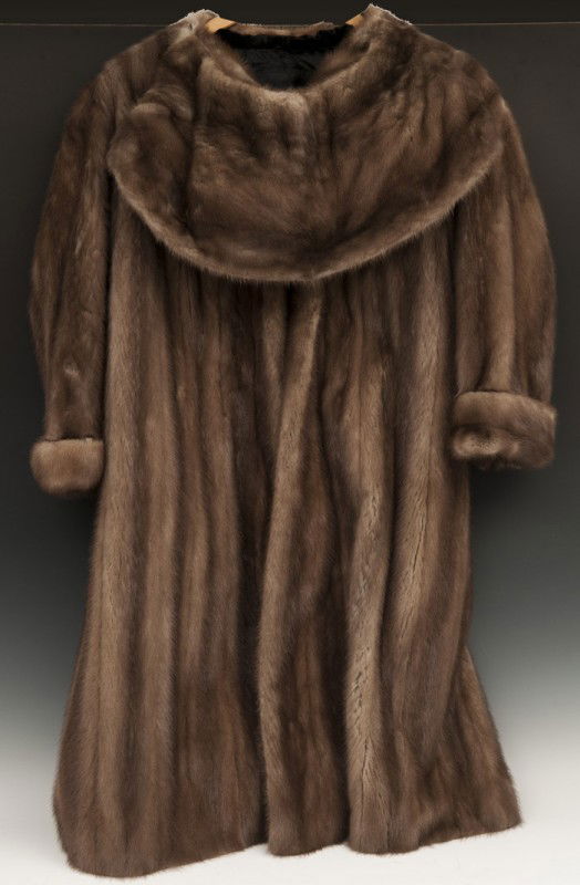 Mink Coat, Cord Cut: Vintage cord cut mink coat. Good Condition