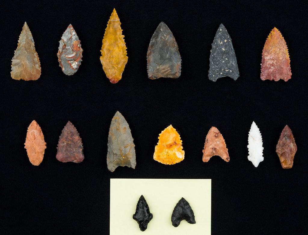 Pre-Columbian Colorful Arrowheads (15): Pre-Columbia Inca colorful arrowheads from Bolivia and Peru, South America collected in the 1940's by Bolivian native, materials include chert, flint, obsidian, quartz and jasper, largest approx 2.25"
