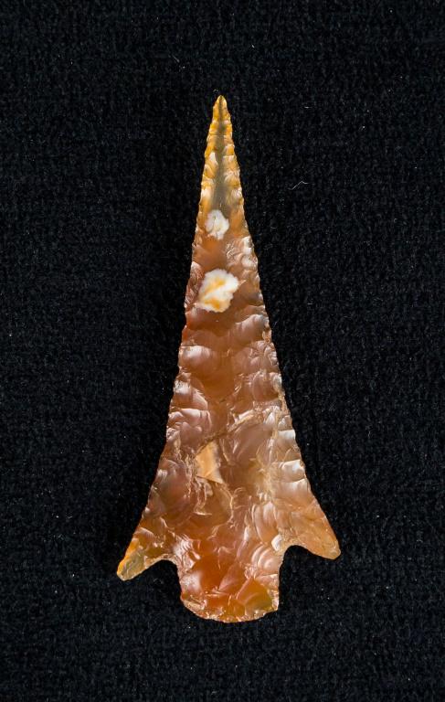 Columbia River Arrowhead / Pacific NW: This gem quality arrowhead is made of translucent honey brown agate. It's in perfect condition with no damage and measures approx 2.38"L. This artifact comes from the Columbia River Basin/Snake River 