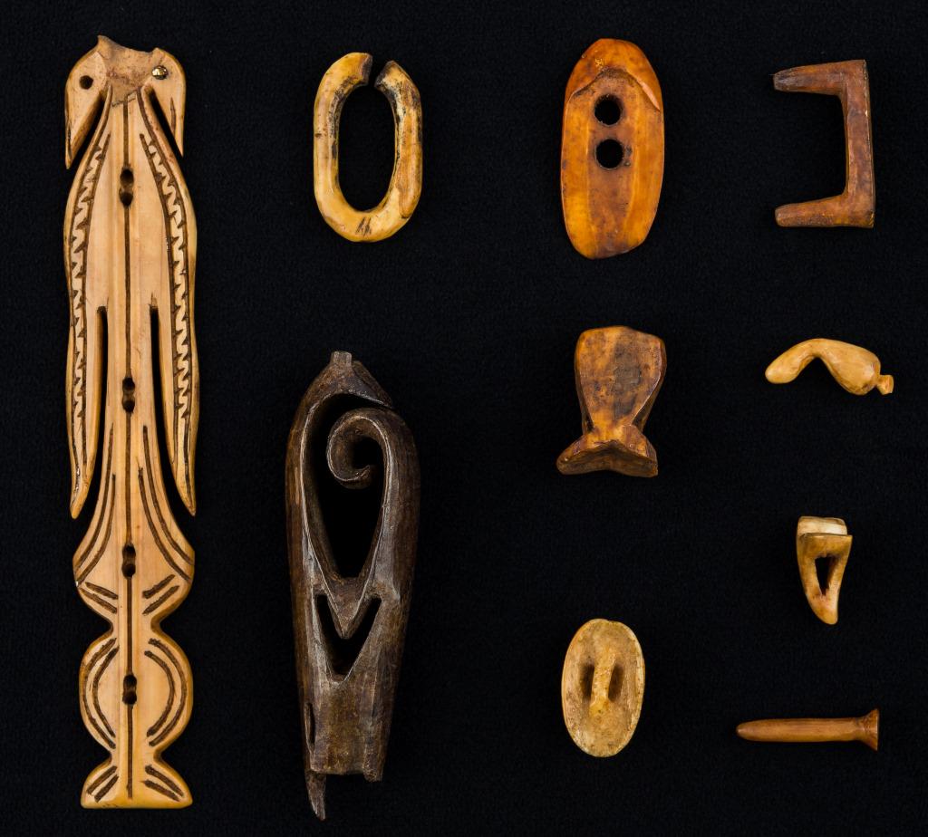 Inuit Eskimo Buttons & Decorated Utilitarian Items: Inuit Eskimo fossil bone buttons, toggles, decorated tools, open carved possible handle with stylized animal head, and others.